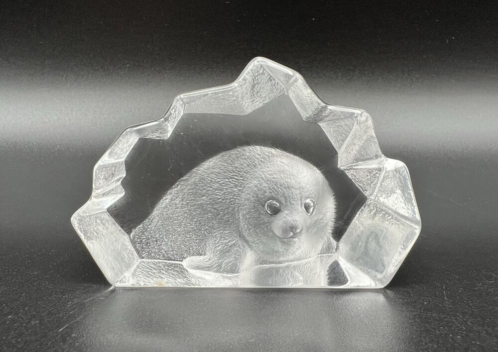 Mats Jonasson Lead Crystal Swedish Art Glass Seal Paperweight 2” Sweden Signed